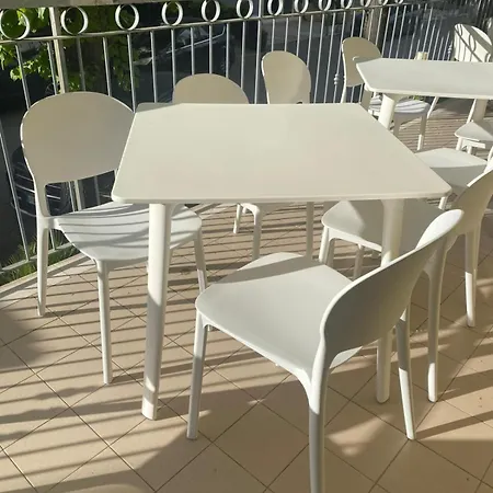 De La Hotel 3*