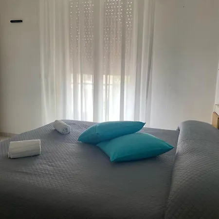 Hotel De La 3*