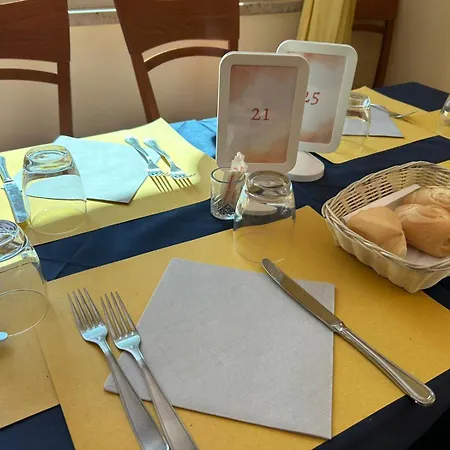 De La Hotel 3*