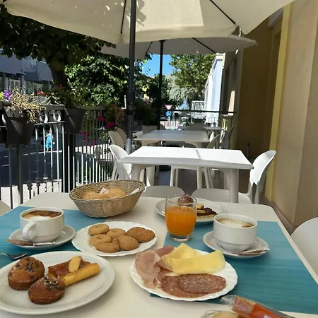 Hotel De La 3*