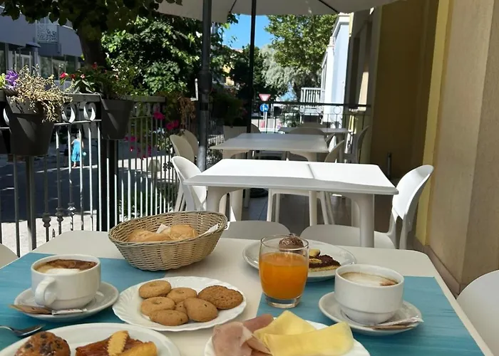 Ξενοδοχείο De La 3*